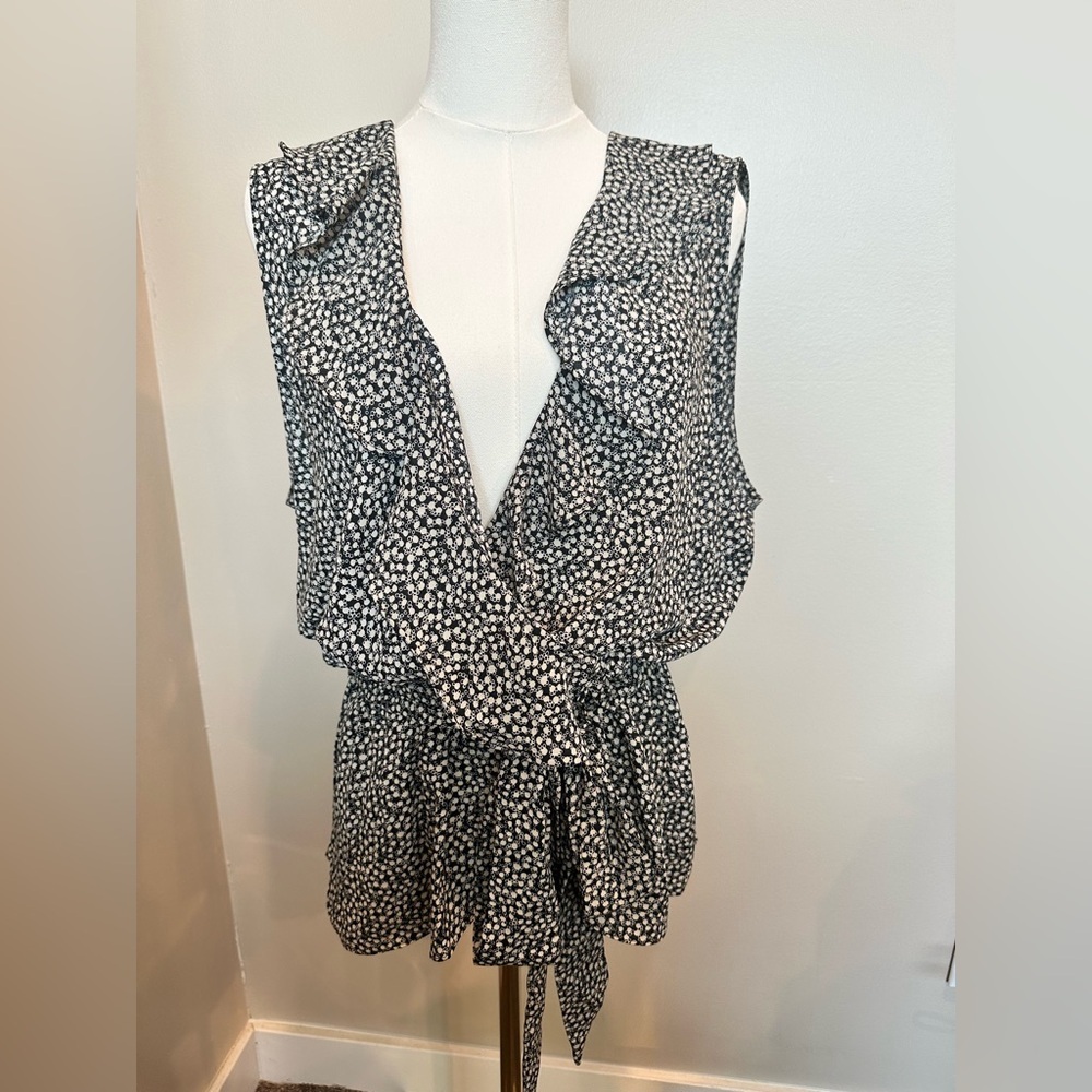 Max Studio Black & White Ruffle Wrap Blouse Sleeveless XL GUC